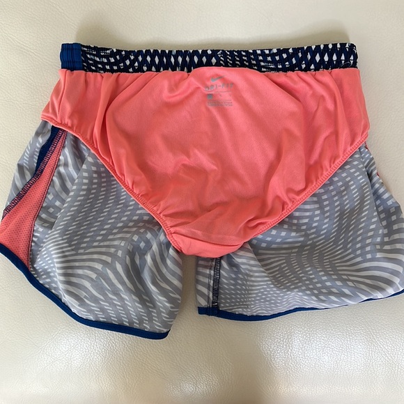 Nike Girl’s athletic running shorts-size L - Picture 3 of 9